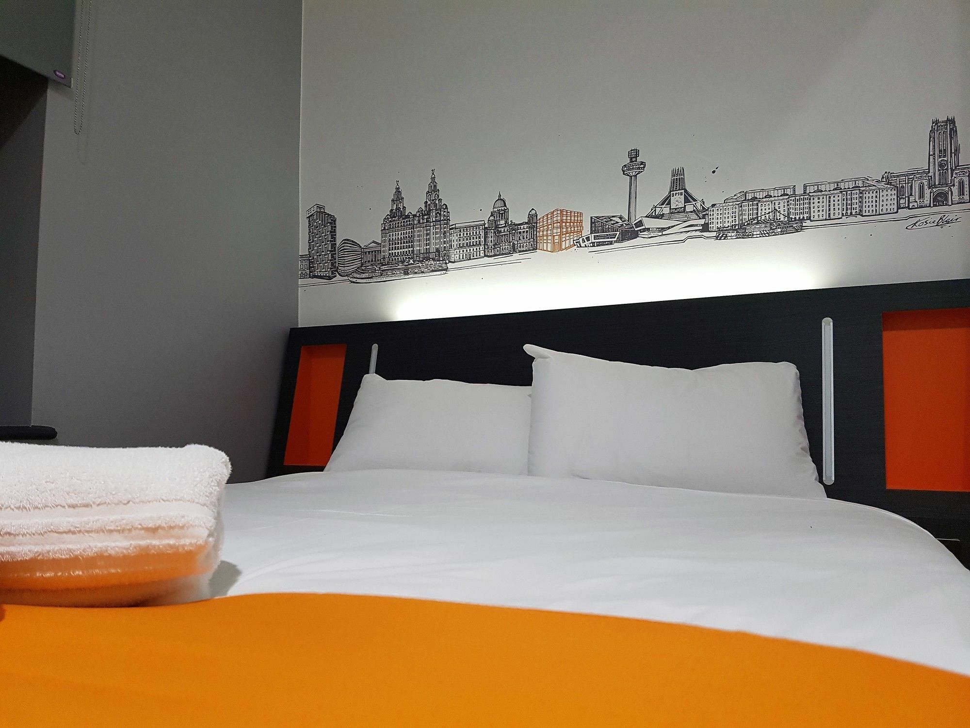 Easyhotel Liverpool Bagian luar foto